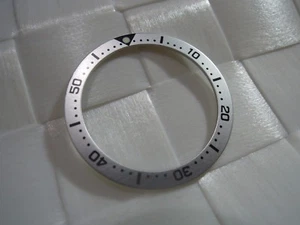 NEW SILVER FLAT BEZEL INSERT 33.5MM MEDIUM DIVERS SKX013 (7S26-0030)/4205-0150 - Picture 1 of 4