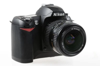 Nikon D70 with AF 28-70mm f/3.5-4.5 - SNr: 4231995 - Image 1 of 4
