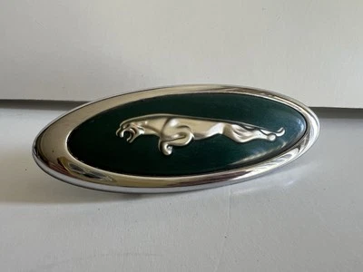 97-06 Jaguar X100 XK8 delantero izquierdo lado del conductor guardabarros ala logotipo emblema insignia OEM Foto 1 de 4