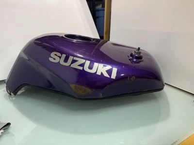 Suzuki GSXR750 1993 1995 tanque de gasolina usado fabricante original necesita restauración Foto 1 de 4