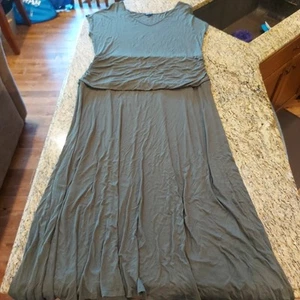 TORRID Damen olivgrün V-Ausschnitt Kurzarm Kleid (Übergröße 3/3X) Viskose - Bild 1 von 10