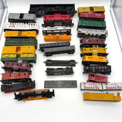 Lot of 27 Vintage HO Scale Train Parts Cars Locomotives Tanks Boxcar ** READ ** - Image 1 of 4
