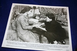 THE YEAR OF LIVING DANGEROUSLY Orig. Movie Publicity Photo 1982 Linda Hunt - Picture 1 of 2