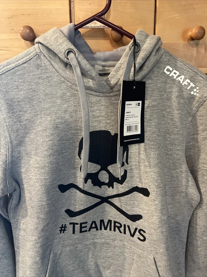 NUEVA Sudadera con Capucha Craft Sportswear #TEAMRIVS Mujer XS Gris Negro Calavera Huesos Cruzados GÓTICA Foto 1 de 4