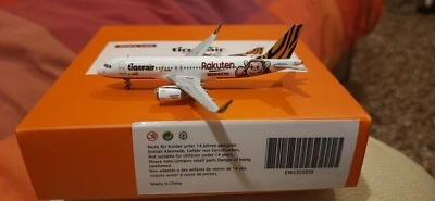 JC wings Singapore Tiger Air Airbus A320 B-50006 RAKUTEN MONKEYS 1:400  - Immagine 1 di 2