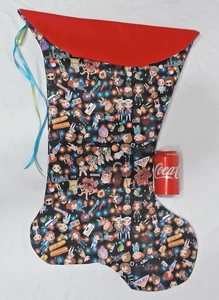 RIESIGER WEIHNACHTSSTRUMPF STRANGER THINGS NETFLIX-DRUCK, NEU HANDARBEIT USA - Bild 1 von 2