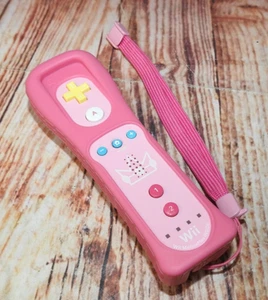 Mando a distancia oficial de Wii Princess Peach Nintendo Motion Plus con funda + correa para muñeca RVL-0 - Imagen 1 de 9