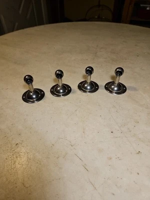 Soportes de barra de toallas de baño antiguos niquelados parecen nunca usados Foto 1 de 4