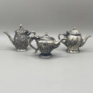 Lotto 3 caffettiera tè peltro miniature Ganz disegni uccellino fiori argento Taiwan - Foto 1 di 3