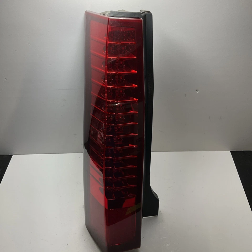 Cadillac SRX 2004-2009 LED lado del conductor izquierdo luz trasera exterior OEM 25763469 Foto 1 de 4