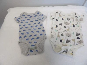 Dos bebés niños Onesie's de Gerber and Cloud Island, 0-3 meses, dinosaurios y ani. - Imagen 1 de 7
