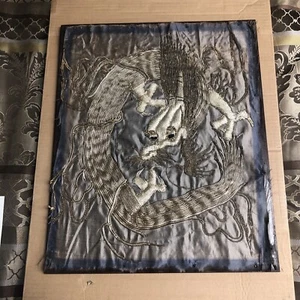 Dragón de seda oriental bordado 17 1/2” X 14” a bordo dragón caracteres chinos - Imagen 1 de 24