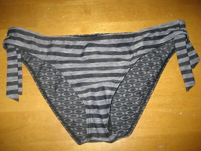 New OAKLEY Reversible O Print / Stripe Bikini Bottoms Size L Black or Pink CUTE - Image 1 of 2