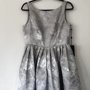 Adrianna Papell Dress Women Size 8 Metallic Jacquard Sleeveless High Low Sliver - Picture 1 of 15
