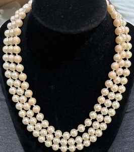 VINTAGE CAROLEE TRIPLE STRAND CHUNKY FAUX PEARL NECKLACE 16”-18” BEAUTIFUL CLASP - Picture 1 of 8