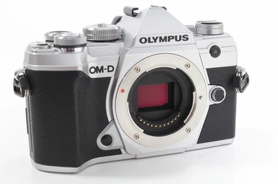 Olympus OM-D E-M5 Mark III Body silber, sehr guter Zustand, 2200 Auslösungen - Bild 1 von 4