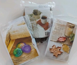 Nuovo lotto di 3 Annie's Creative Woman Kit del mese Club, saponi/tappeti/piatti - Foto 1 di 7