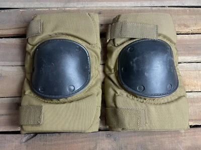 Rodilleras Bijan USGI Militar MEJORADAS COYOTE MARRÓN/NEGRO USMC GRANDES COMO NUEVAS Foto 1 de 4