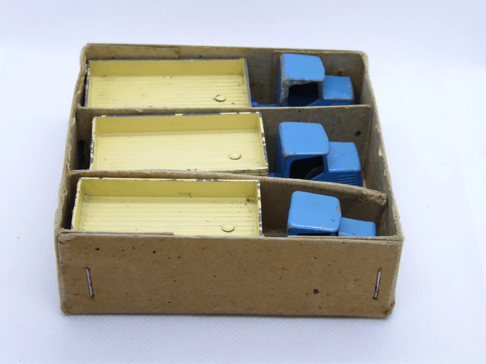 DINKY TOYS 33W CABALLO MECÁNICO Y VAGÓN ABIERTO - Caja comercial de tres Foto 1 de 4