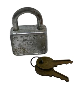 Vintage Master Lock #77 Padlock with Lion Head Logo + Working keys - Picture 1 of 11