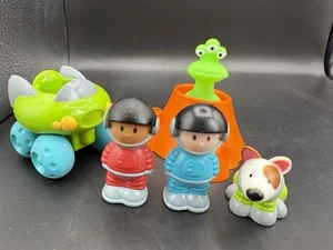 ELC Happyland Space Buggy, Moon Crater, Alien & Spaceman Dog Toy Figure Playset - Bild 1 von 5