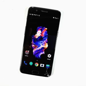 OnePlus 5 Smartphone 128GB Dual SIM Midnight Blac Unlocked Smashed Screen 993 - Picture 1 of 24