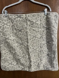 "Funda de almohada Pottery Barn 22"" bordada floral mezcla de lino gris crema" - Imagen 1 de 10