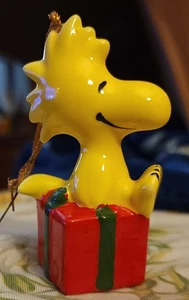 Vintage 1972 WOODSTOCK w/Present Christmas Ornament ~ Japan - Picture 1 of 4