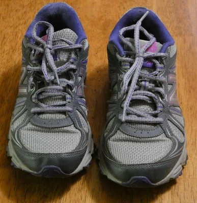 New Balance Mujer Zapatos Tenis Gris Trail Running WTE412N2 Todo Terreno 7 Foto 1 de 4