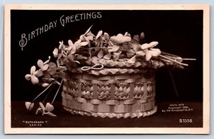 Postkarte RPPC Geburtstag Grüße Korb Blumen Bromid Celina OH Cropsey IL A9 - Bild 1 von 2