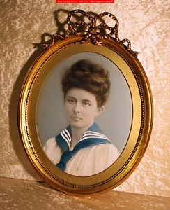 Prunkrahmen aus der Zeit des Second Empires mit koloriertem Damen Halbportrait - Bild 1 von 3