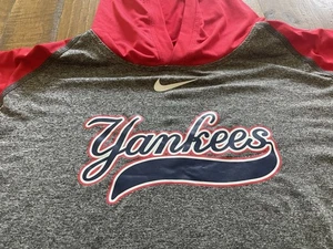 Yankees Dri-Fit Shirt rot/grau Gr. Large Nike Trainingsshirt sportlicher Hoodie - Bild 1 von 6