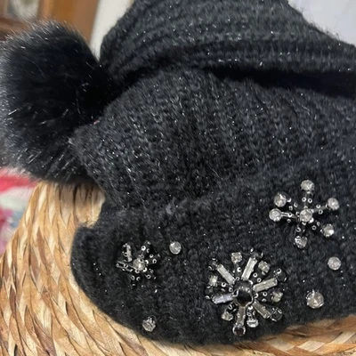 Victoria Secret装饰Pom Pom Beanie — 第 1/4 张图片