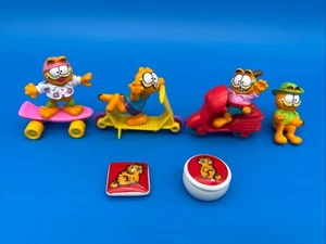 Caja de baratijas Garfield 1978 y juguetes McDonald's de 1980 y más lote de 10 piezas - Imagen 1 de 5