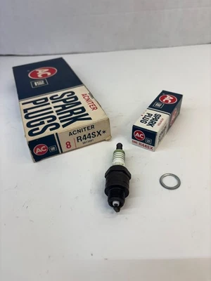 NOS VINTAGE DELCO (8) #R44SX GM #5613591 ACNITER SPARK PLUGS W/ 4 GREEN RINGS - Image 1 of 4