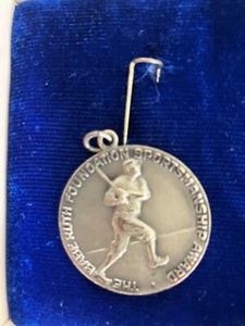 Babe Ruth Foundation Sportsman Award by Balfour Vintage - Picture 1 of 4