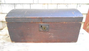 ANTIQUE 19th CENTURY EARLY AMERICAN DOMETOP TRUNK IN ORIGINAL RED PAINT - Picture 1 of 11