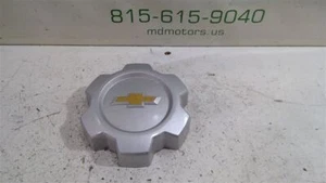 2018-2020 CHEVROLET COLORADO WHEEL CENTER SILVER CAP OEM 22912448 - Picture 1 of 12