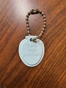 Vintage Werbung Promotion Toilettenform Kunststoff Schlüsselanhänger Anhänger von Olsonit! - Bild 1 von 2