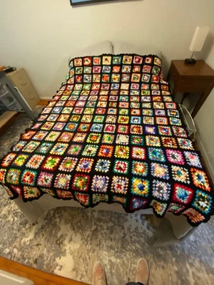 复古奶奶方形被子 70 年代这是真正的交易。 手工制作。 As Is 84x66 — 第 1/3 张图片