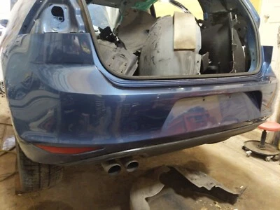 (ТОЛЬКО МЕСТНЫЙ ПИКАП) 15 16 17 VW GOLF задний бампер в сборе хэтчбек основание синий - Изображение 1 из 4