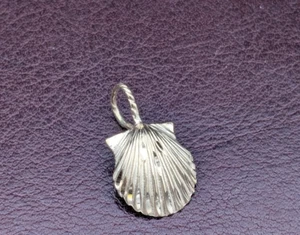 14k Yellow Gold Diamond Cut Seashell Pendant 10x18mm ~ 1g - Picture 1 of 8