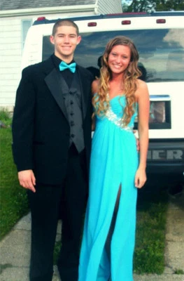 Hermoso vestido de graduación azul talla 4 Foto 1 de 4