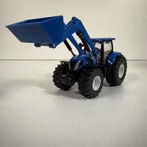 Siku 1986 New Holland with front loader 1:50 scale tractor toy New Holland T7070 - Picture 1 of 11