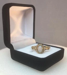 9ct Gold Oval Cabochon Opal Ring Size M 1.5g Secondhand - Picture 1 of 11