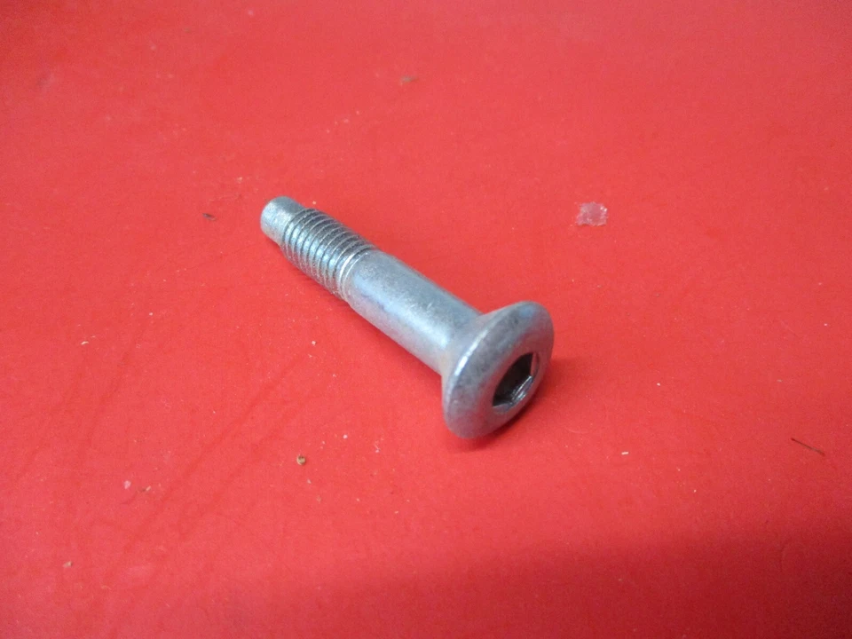 NOS NEW OEM ORIGINAL SUZUKI RM250 RM465 RM500 SCREW 09120-08009 Foto 1 de 1