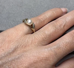 Petite 10k Gold Cultured Pearl Diamond Ring Sz 6.75 - Picture 1 of 10