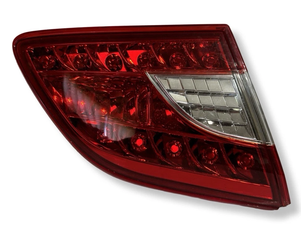 Внутренний задний фонарь в сборе для Nissan Sentra от оригинального производителя 2013–2015 годов - Изображение 1 из 4