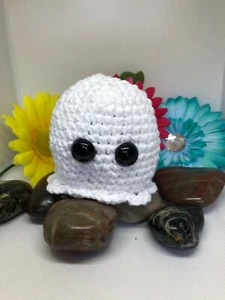 Little Ghostie Friend de ganchillo hecho a mano - Imagen 1 de 4
