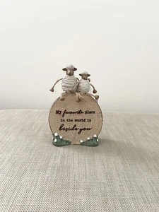 Next Natürliches Schaf Spruch Baumstamm Ornament Skulptur Figur Wohndeko Geschenk Neu - Bild 1 von 5